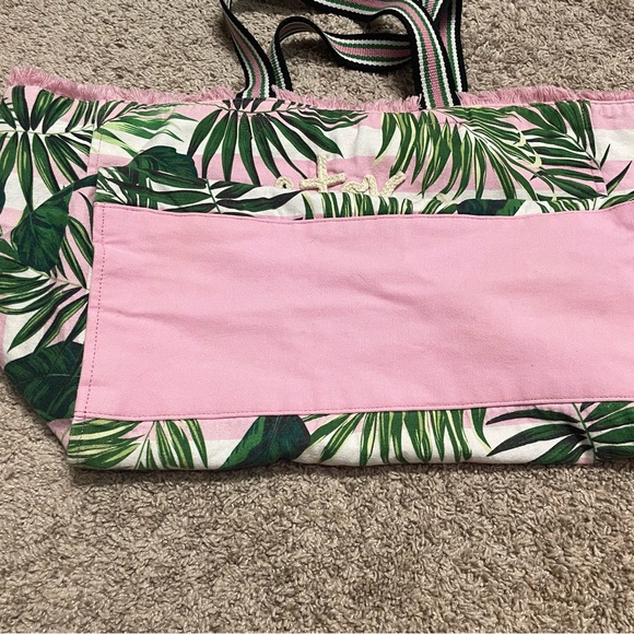 Victoria's Secret Large VS in Paradise
Beach Bag - Picture 5 of 8